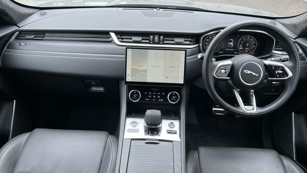 Used Jaguar F-Pace 2023 for sale - 76868447: Photo 8