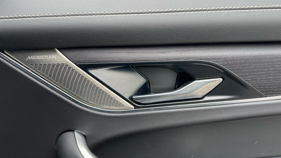 Used Jaguar F-Pace 2023 for sale - 76868447: Photo 9