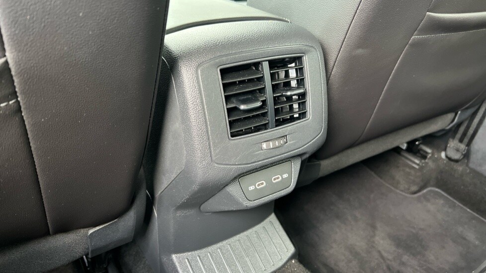 Used Volkswagen T-Roc 2023 for sale - 75394436: Photo 29