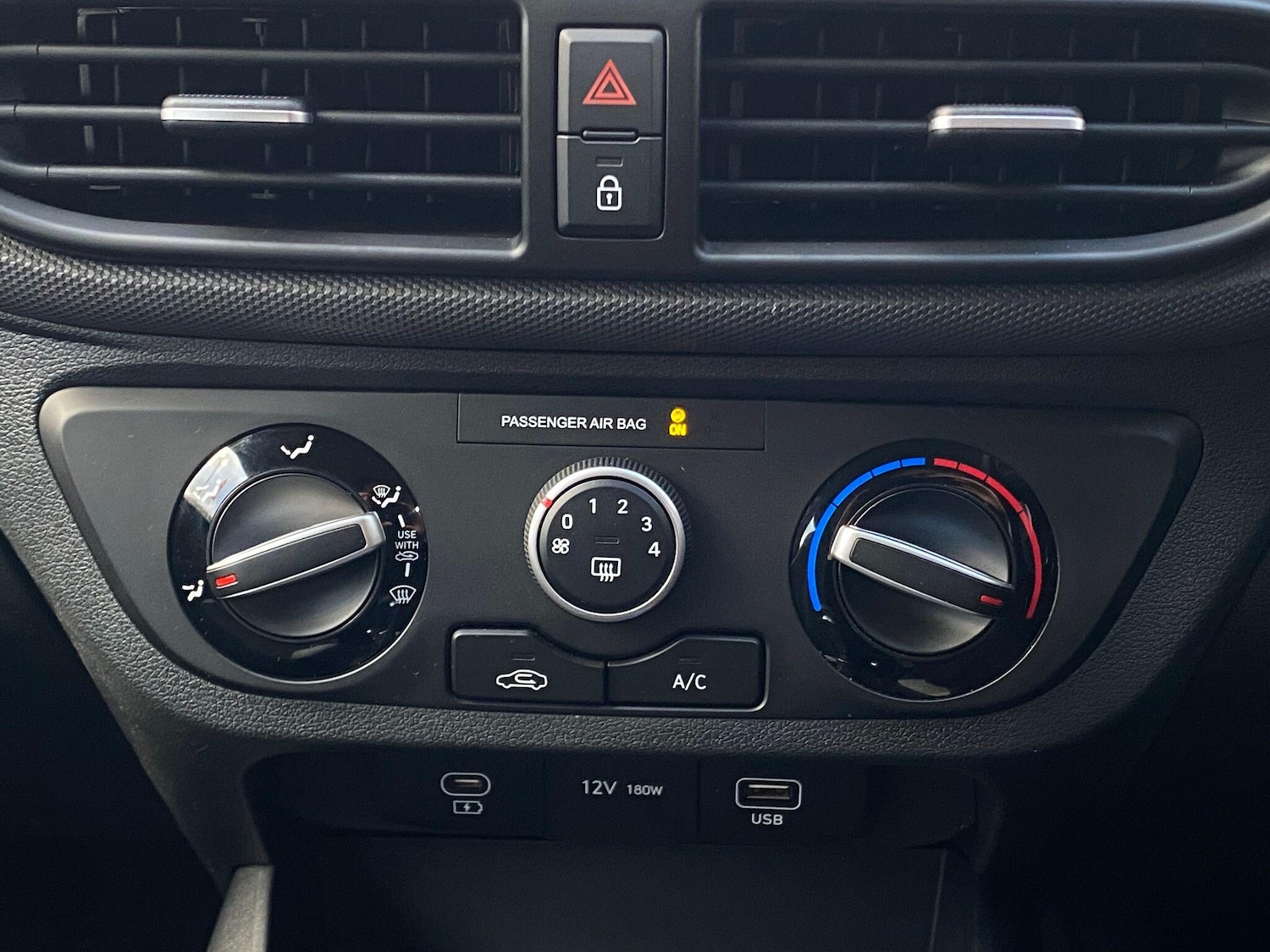 Used Hyundai i10 for sale - 77852729: Photo 25