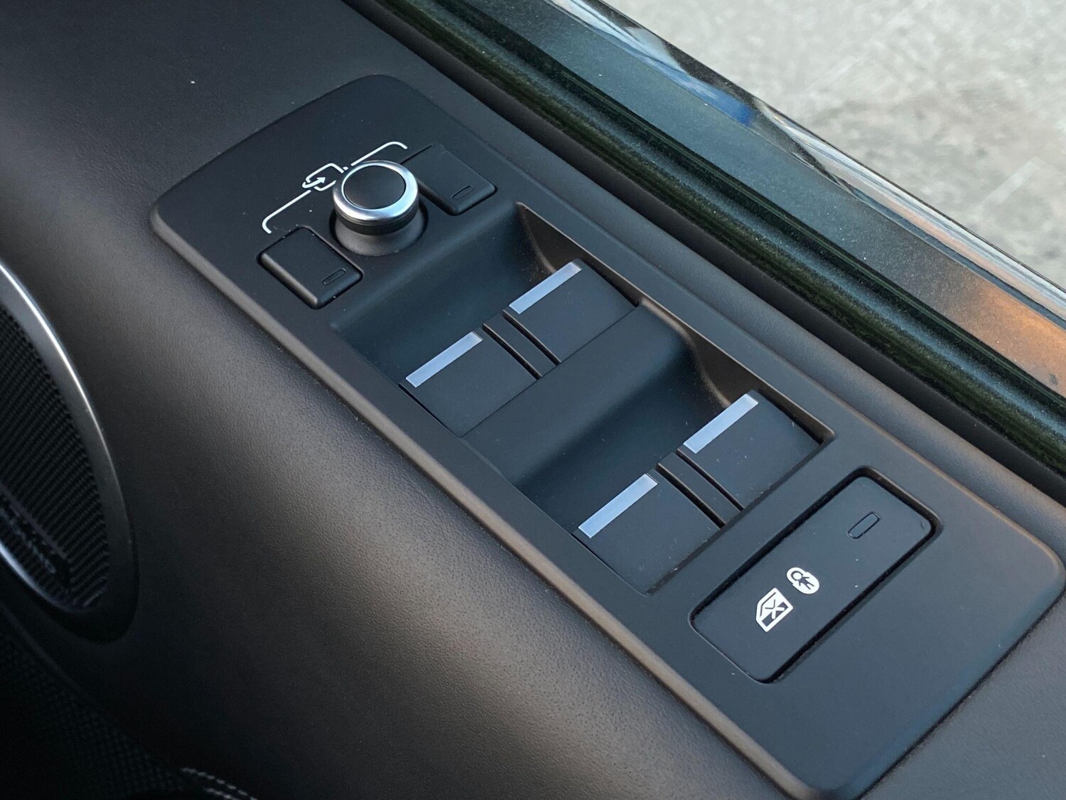 Used Land Rover Discovery 2019 for sale - 77824175: Photo 25