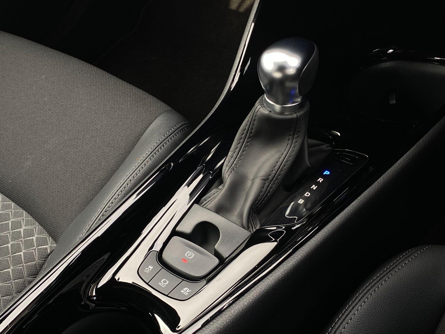 Used Toyota C-HR 2023 for sale - 77939432: Photo 12