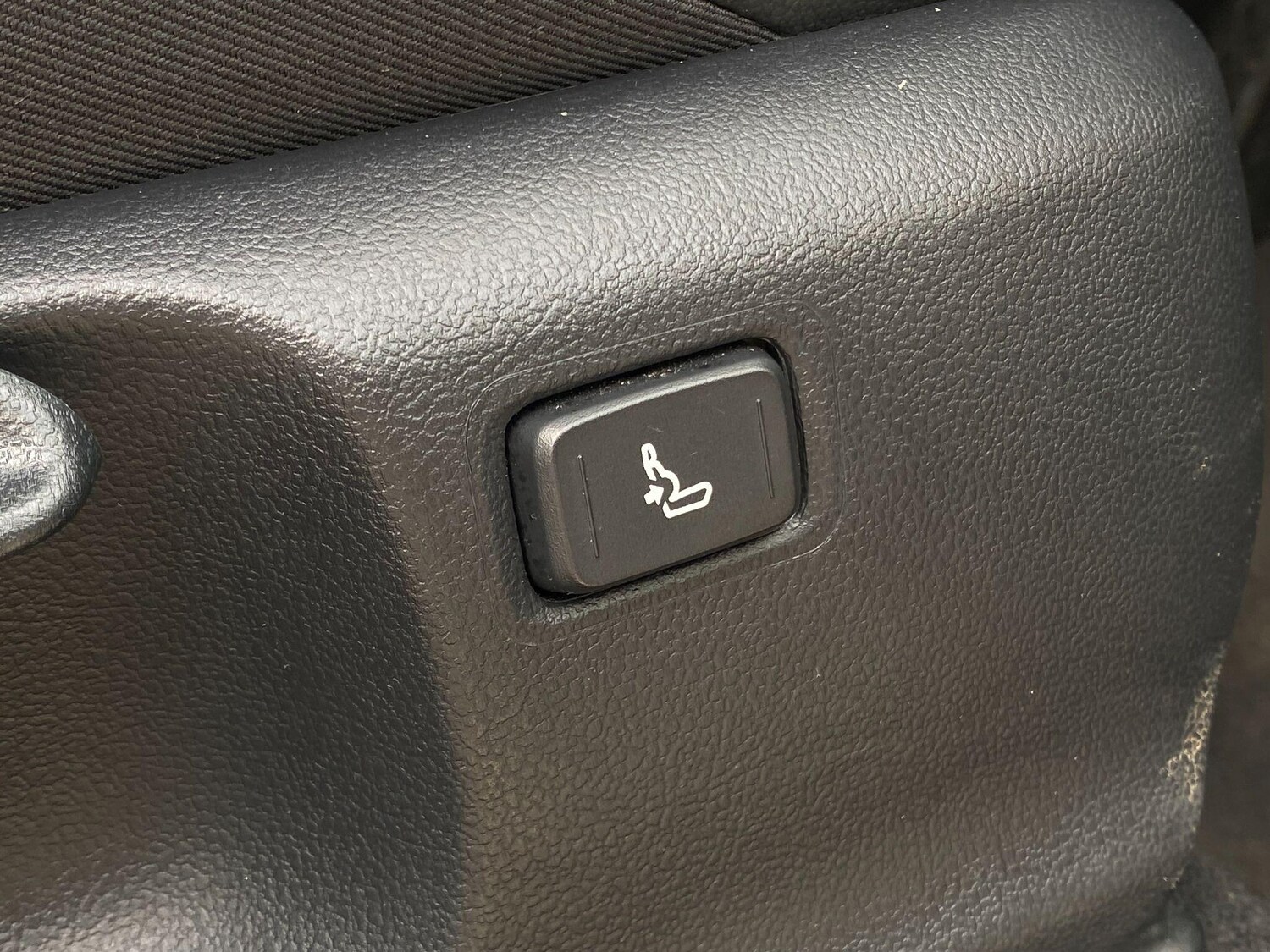 Used Toyota C-HR 2023 for sale - 77939432: Photo 15