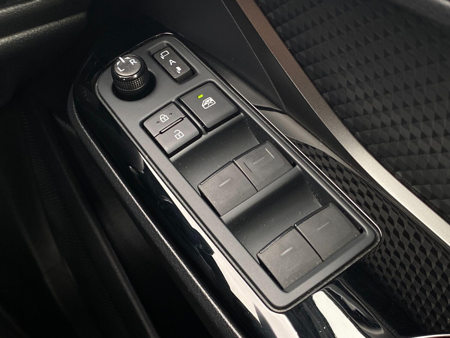 Used Toyota C-HR 2023 for sale - 77939432: Photo 16