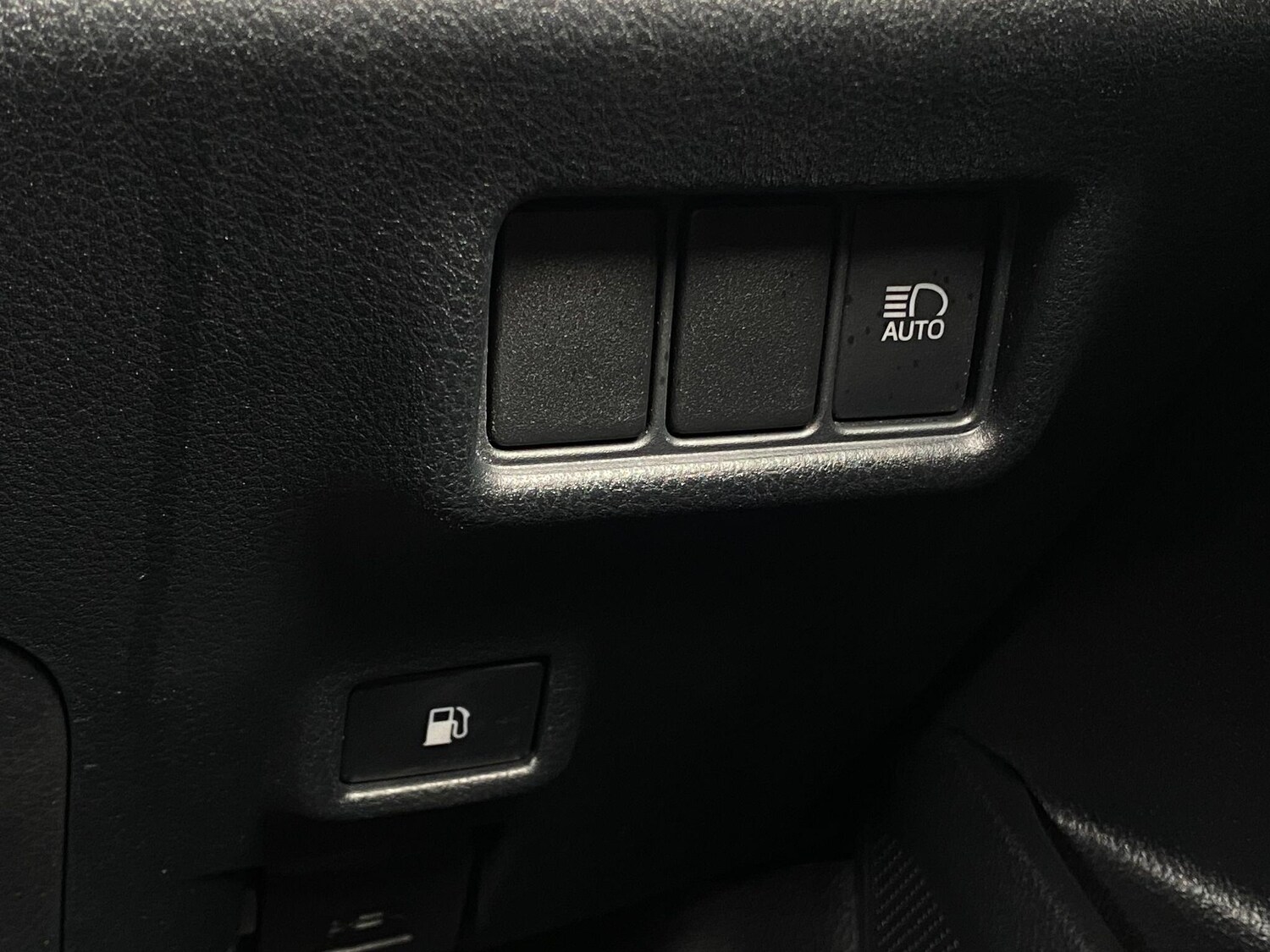 Used Toyota C-HR 2023 for sale - 77939432: Photo 18