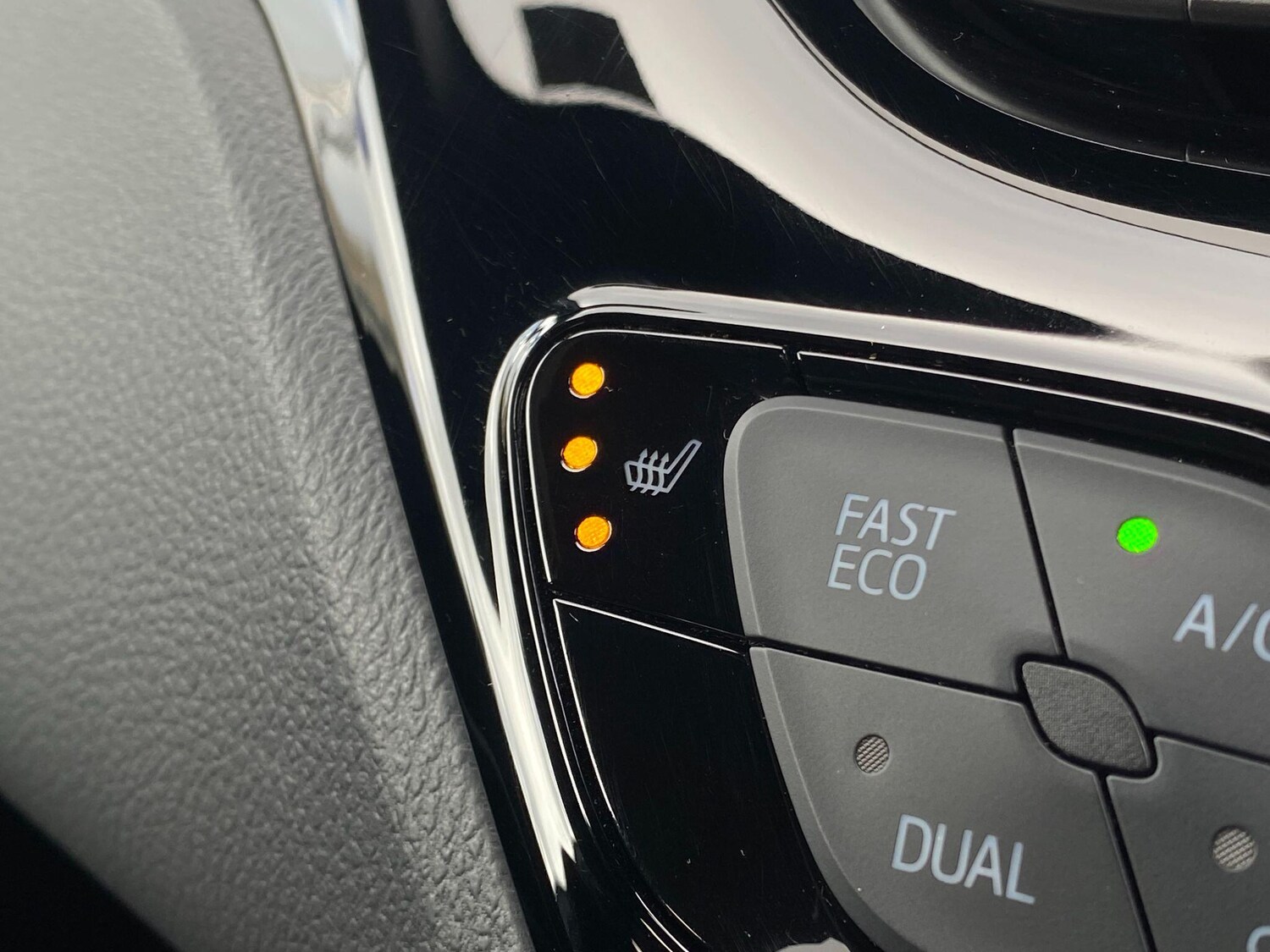 Used Toyota C-HR 2023 for sale - 77939432: Photo 28