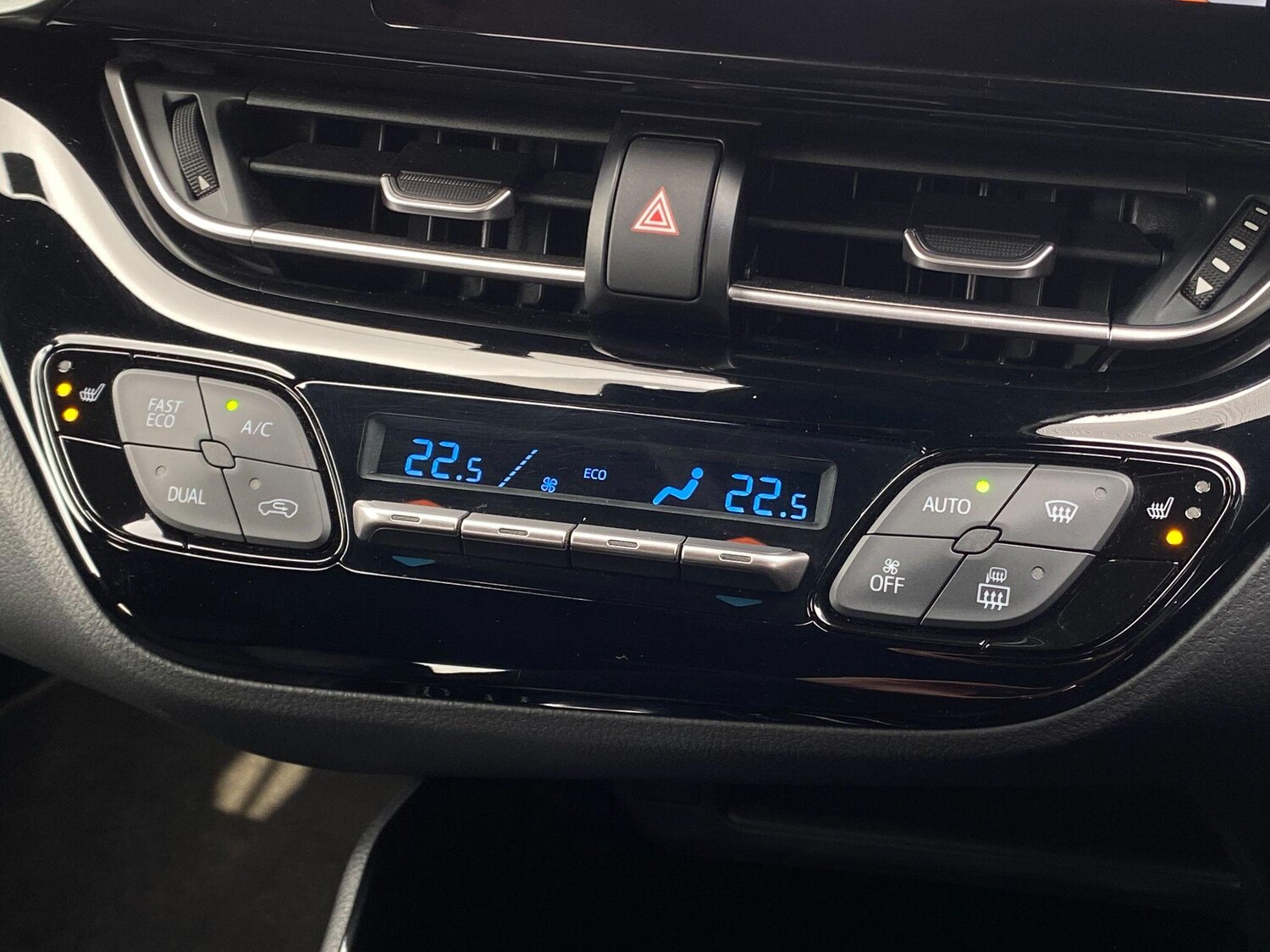 Used Toyota C-HR 2023 for sale - 77939432: Photo 30