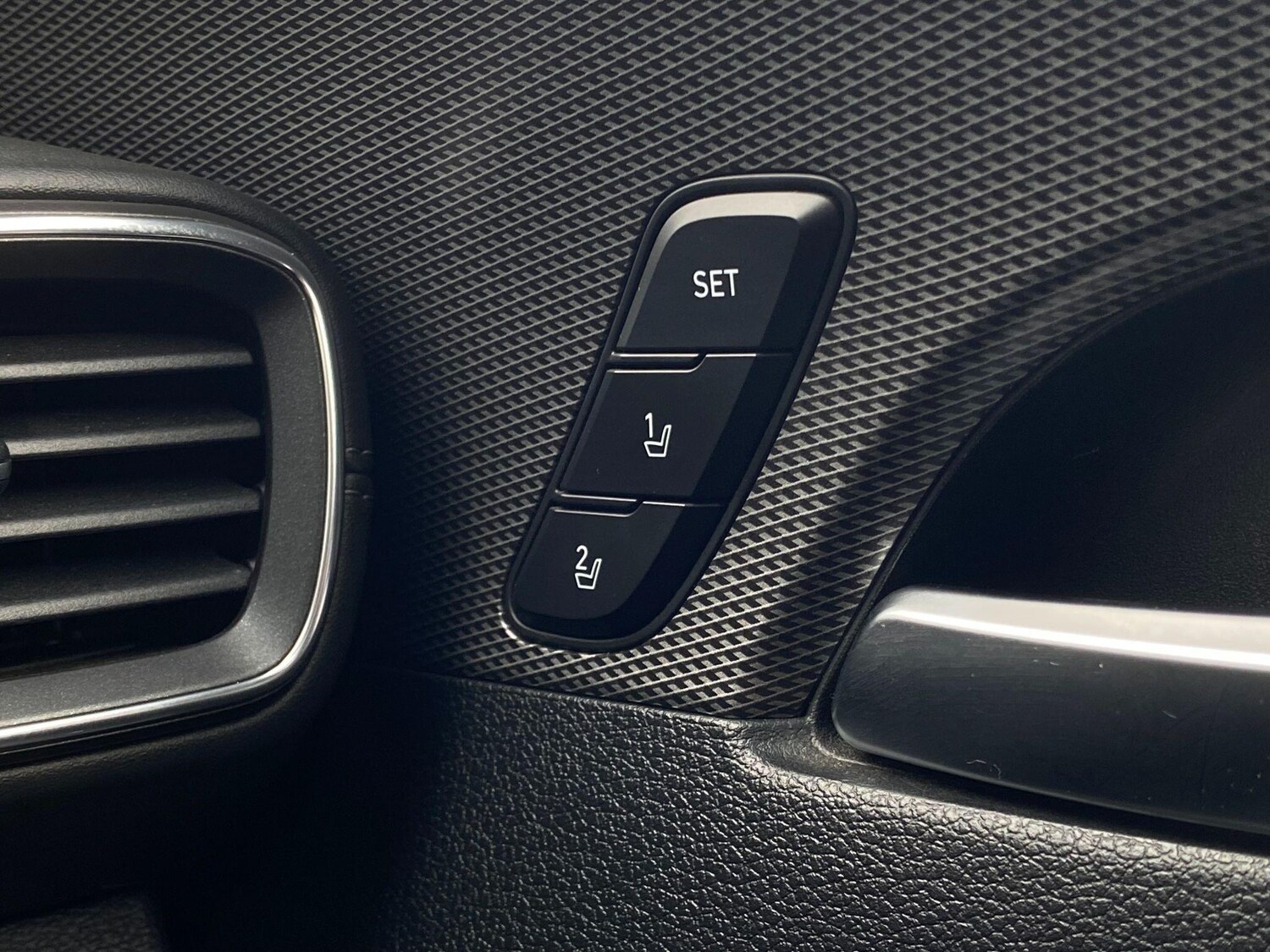 Used Hyundai Santa Fe for sale - 77839977: Photo 24