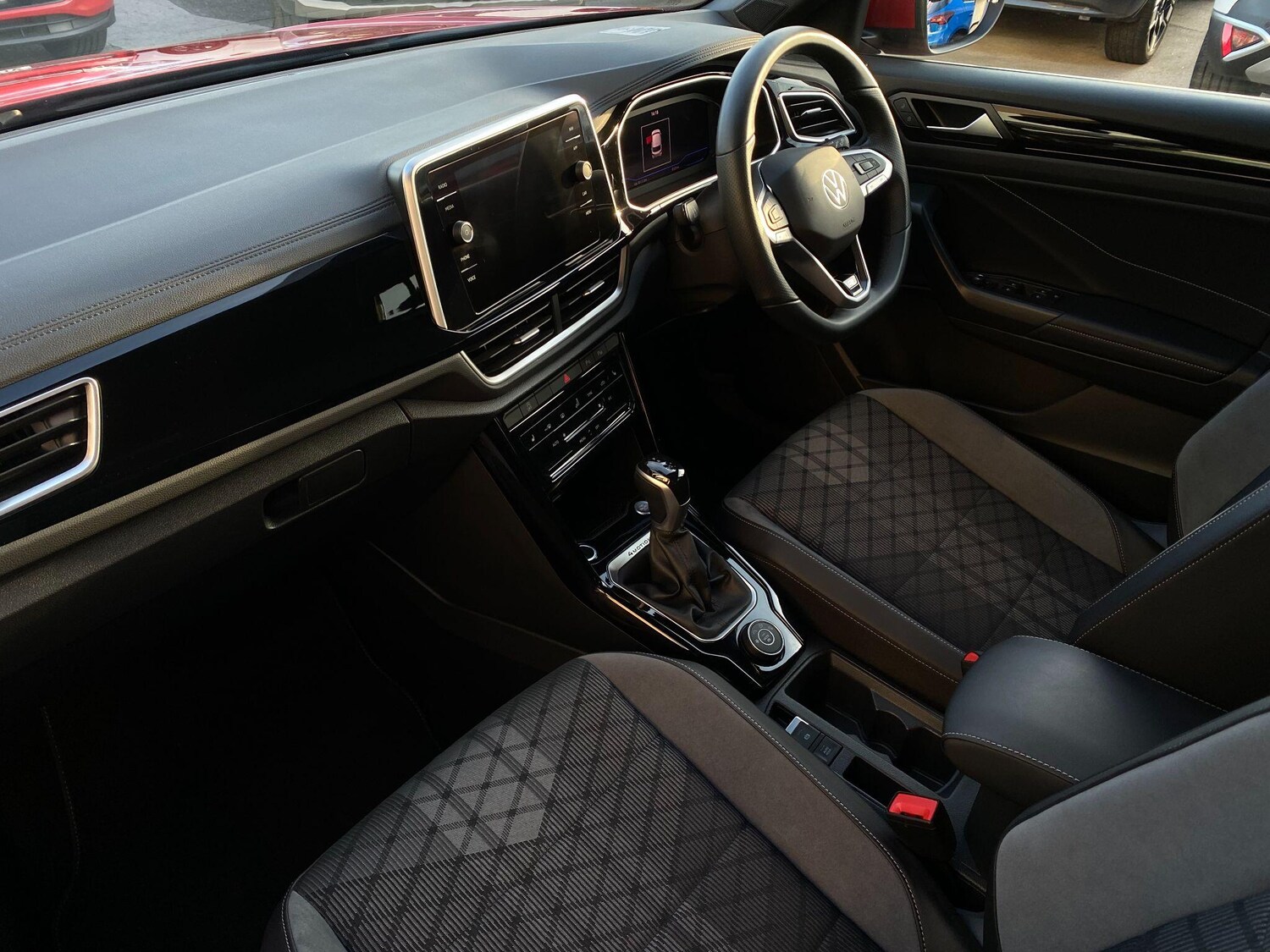 Used Volkswagen T-Roc for sale - 77823609: Photo 10