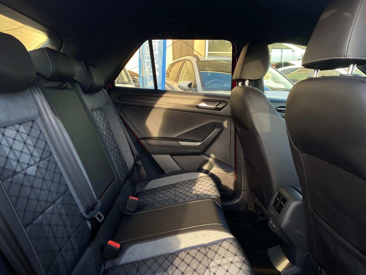 Used Volkswagen T-Roc for sale - 77823609: Photo 13