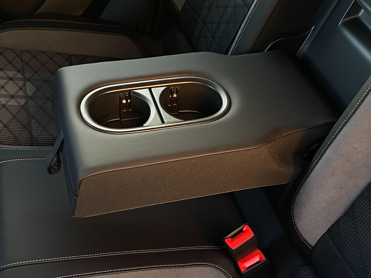 Used Volkswagen T-Roc for sale - 77823609: Photo 16