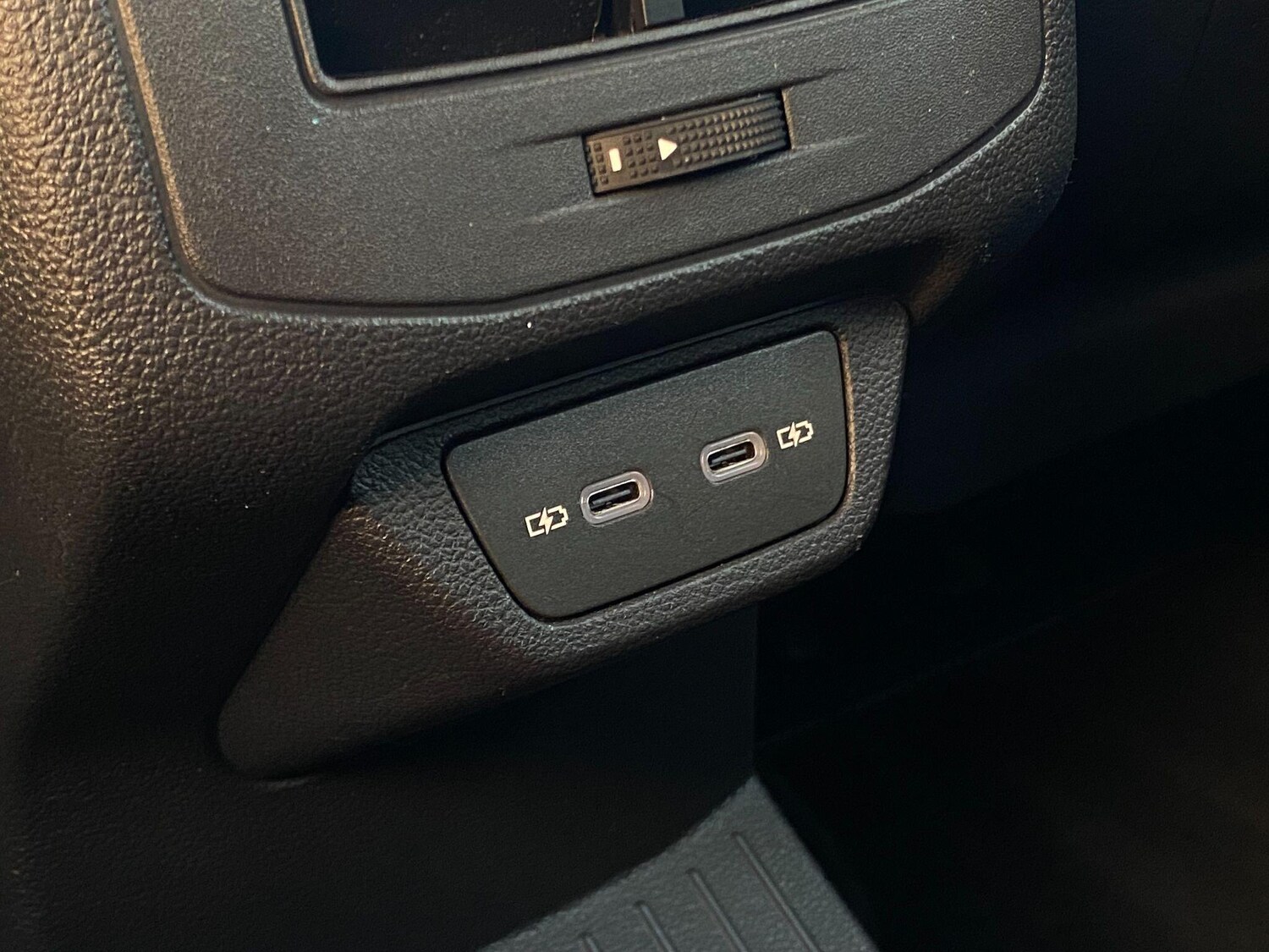 Used Volkswagen T-Roc for sale - 77823609: Photo 17