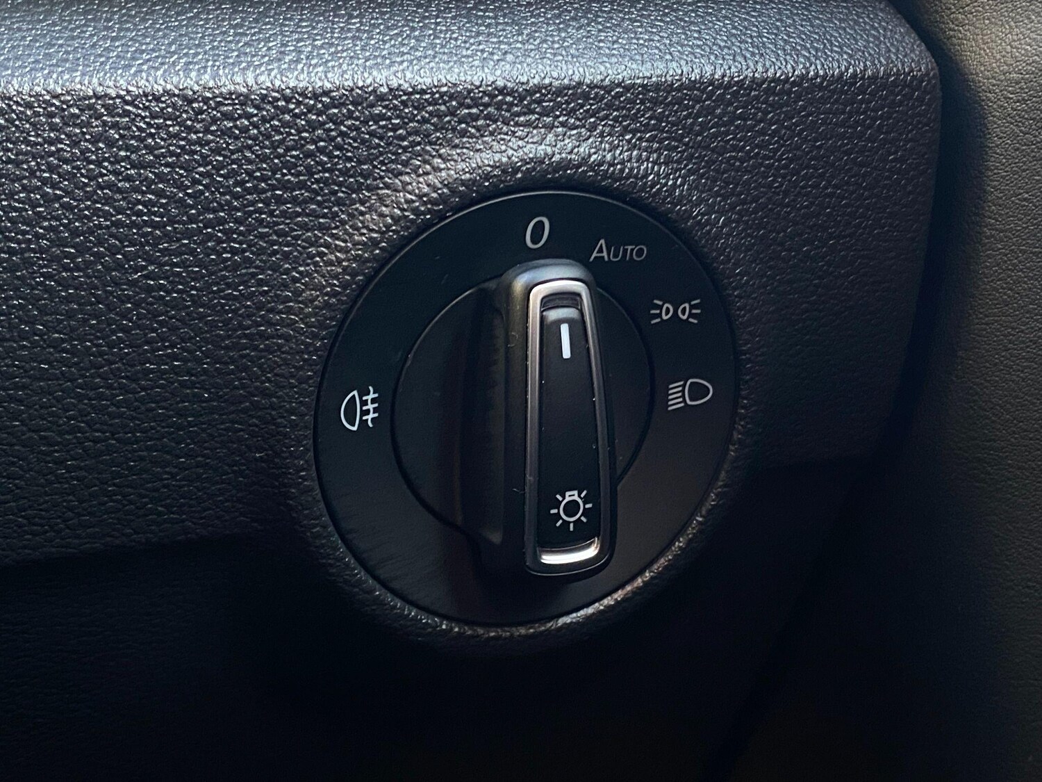 Used Volkswagen T-Roc for sale - 77823609: Photo 19