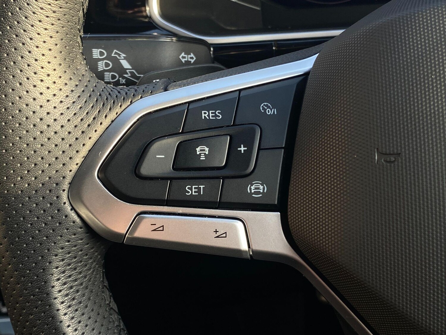 Used Volkswagen T-Roc for sale - 77823609: Photo 21