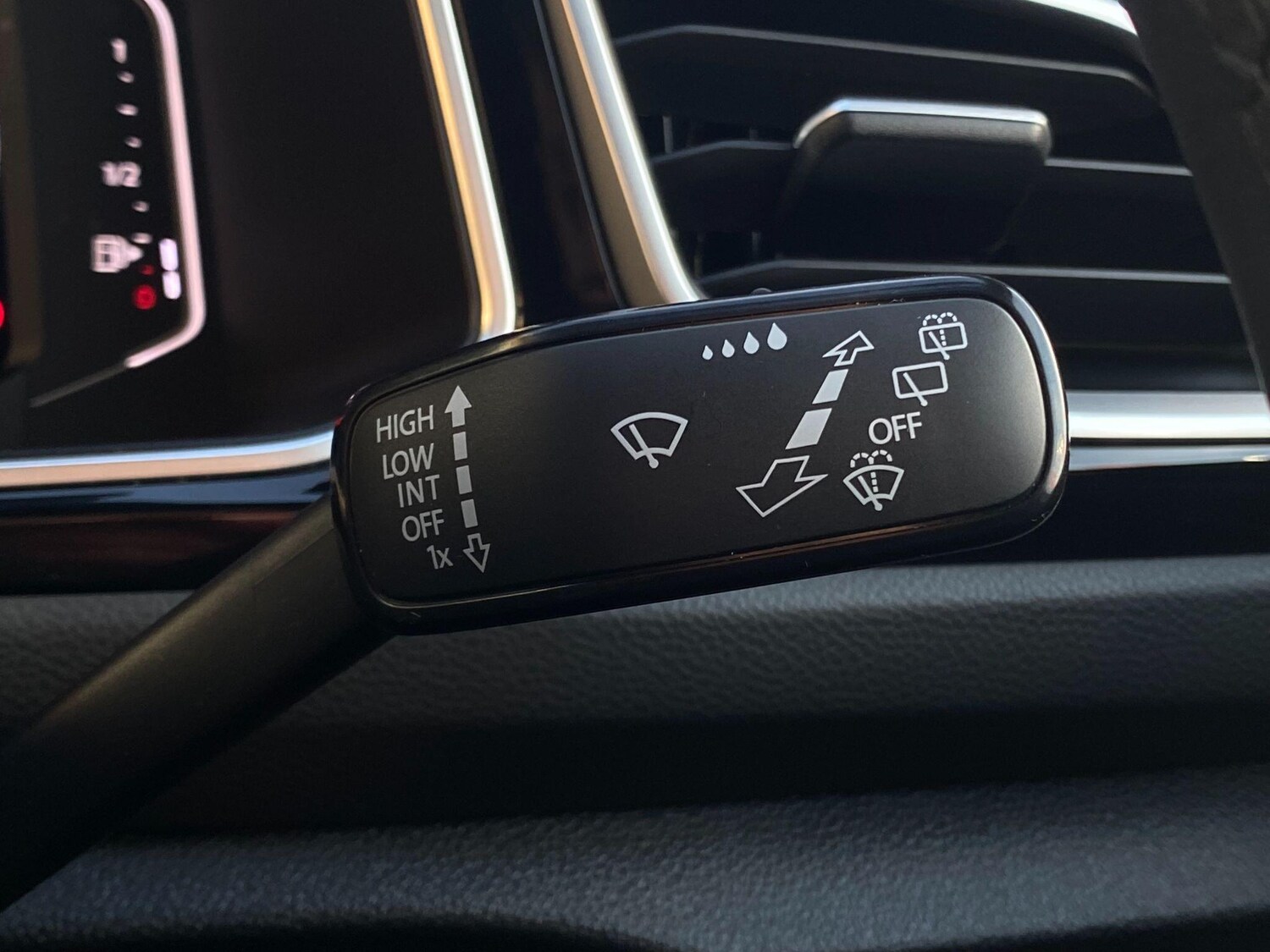 Used Volkswagen T-Roc for sale - 77823609: Photo 23