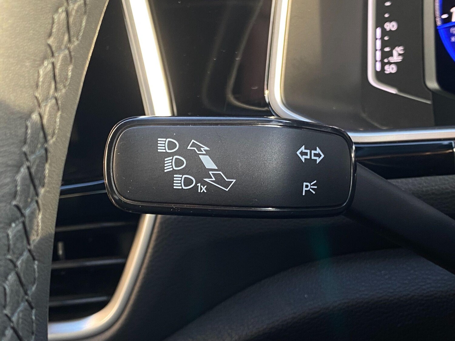 Used Volkswagen T-Roc for sale - 77823609: Photo 24