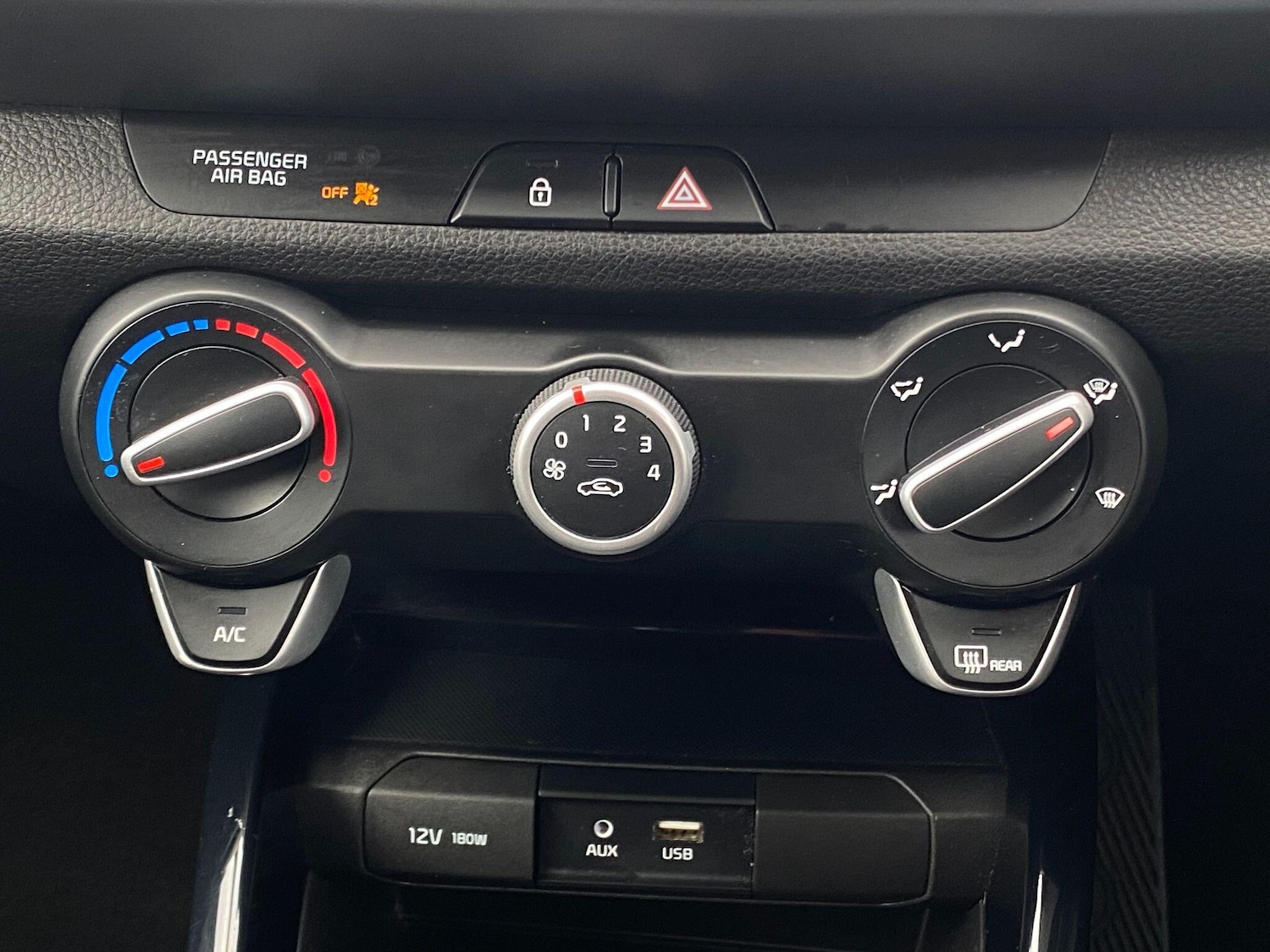 Used Kia Stonic 2020 for sale - 77538213: Photo 25