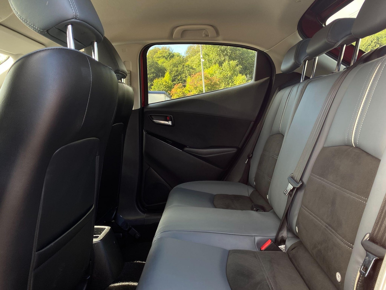 Used Mazda Mazda2 2022 for sale - 76001439: Photo 9