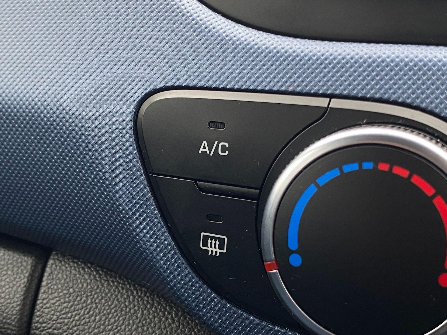 Used Hyundai i10 2015 for sale - 77696611: Photo 24