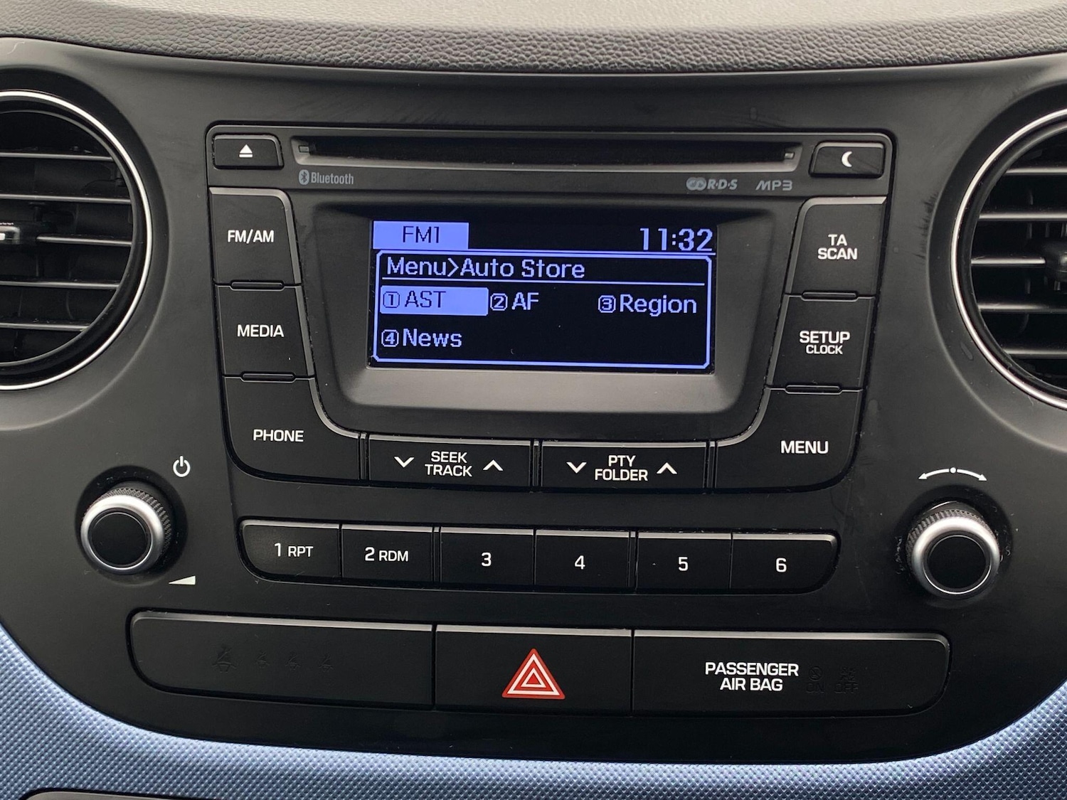 Used Hyundai i10 2015 for sale - 77696611: Photo 31