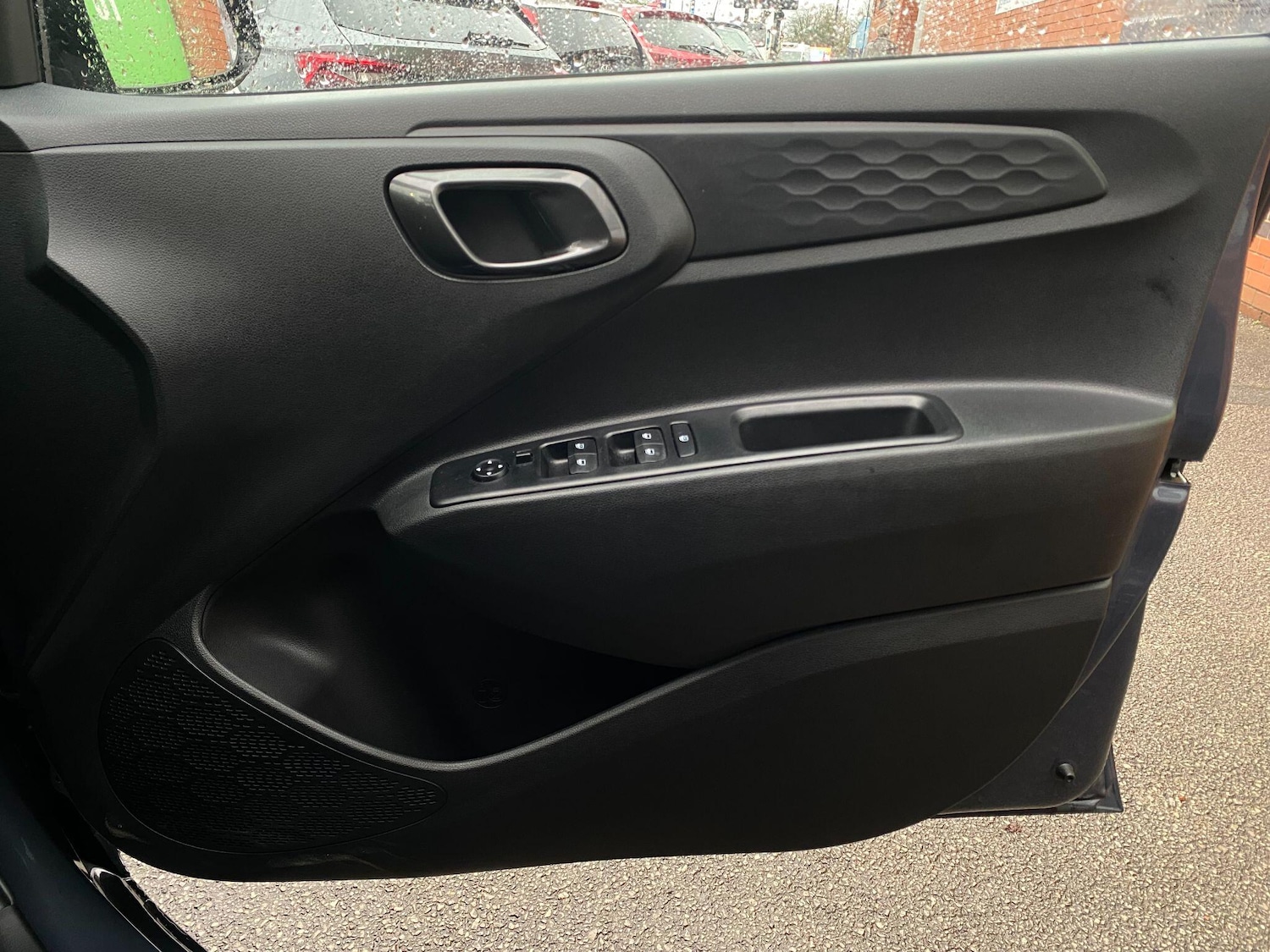 Used Hyundai i10 2023 for sale - 76560903: Photo 25