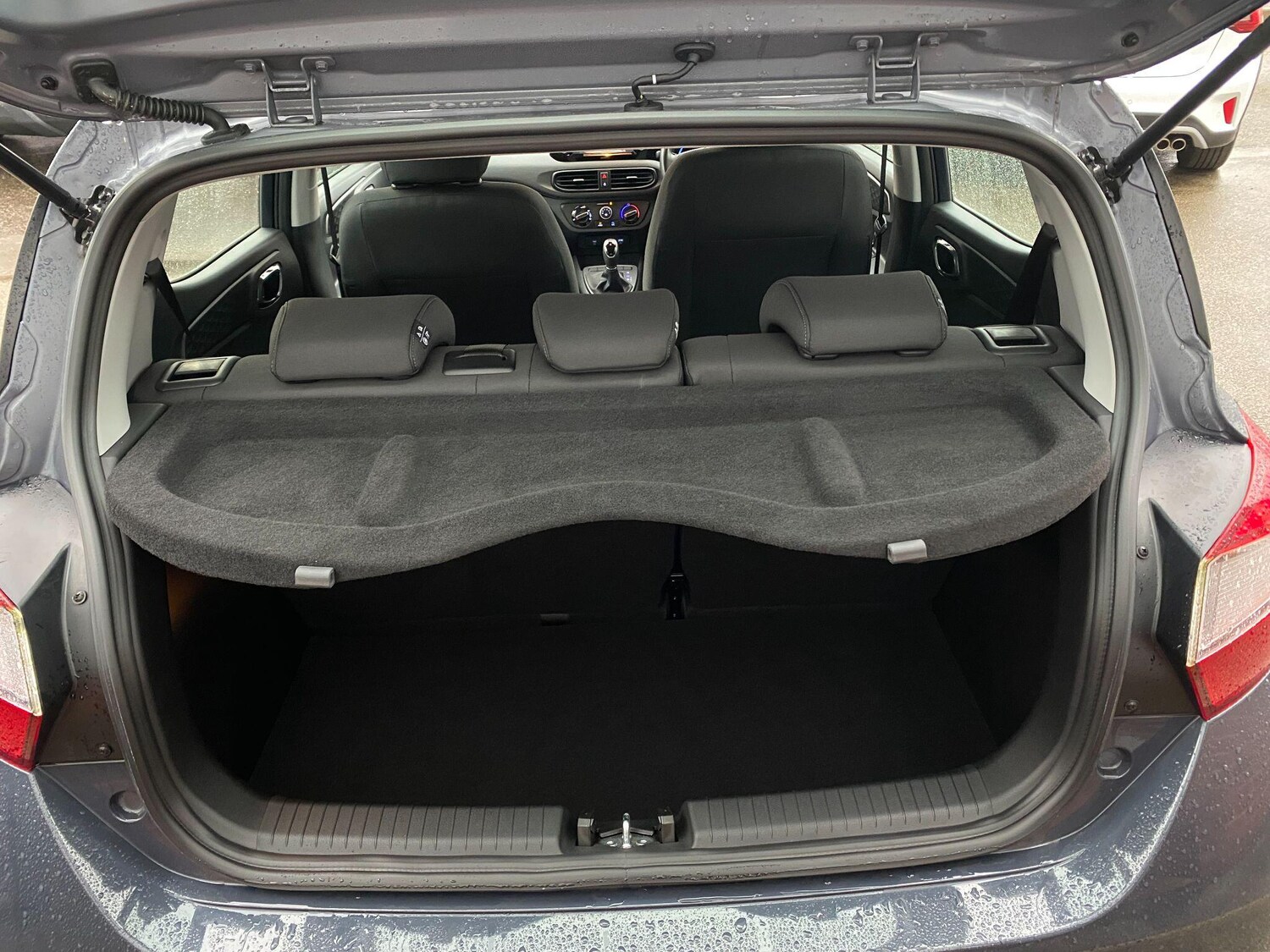 Used Hyundai i10 2023 for sale - 76560903: Photo 35