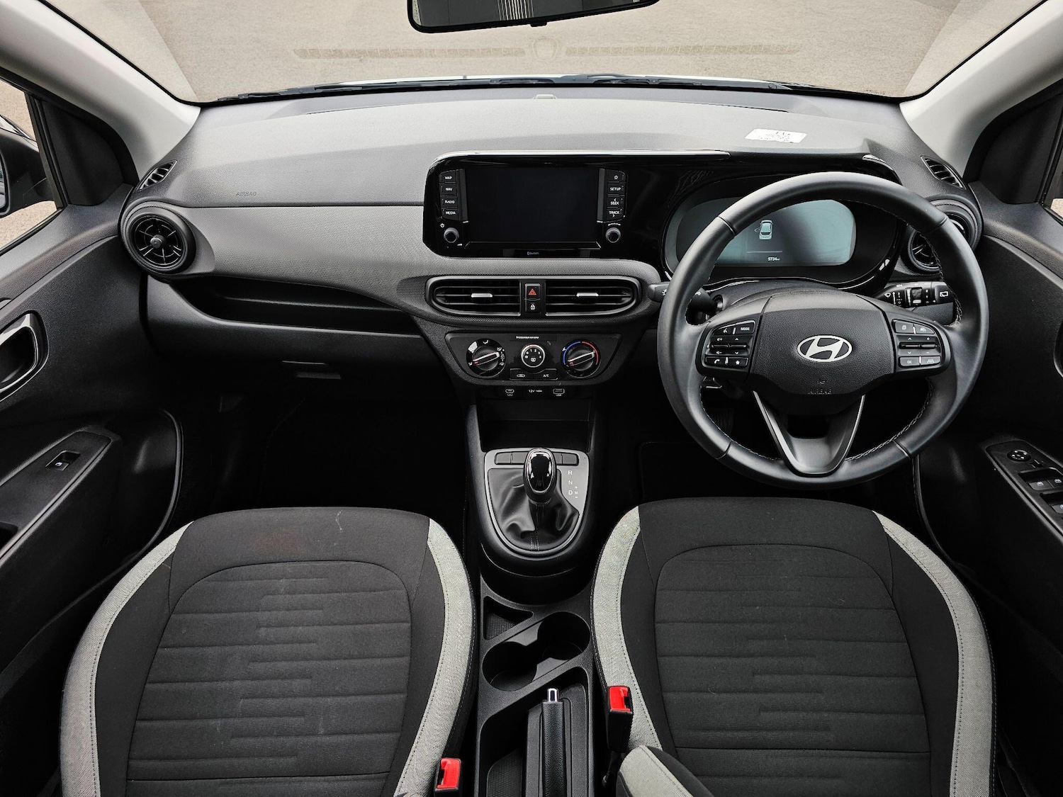 Used Hyundai i10 2024 for sale - 76296079: Photo 9