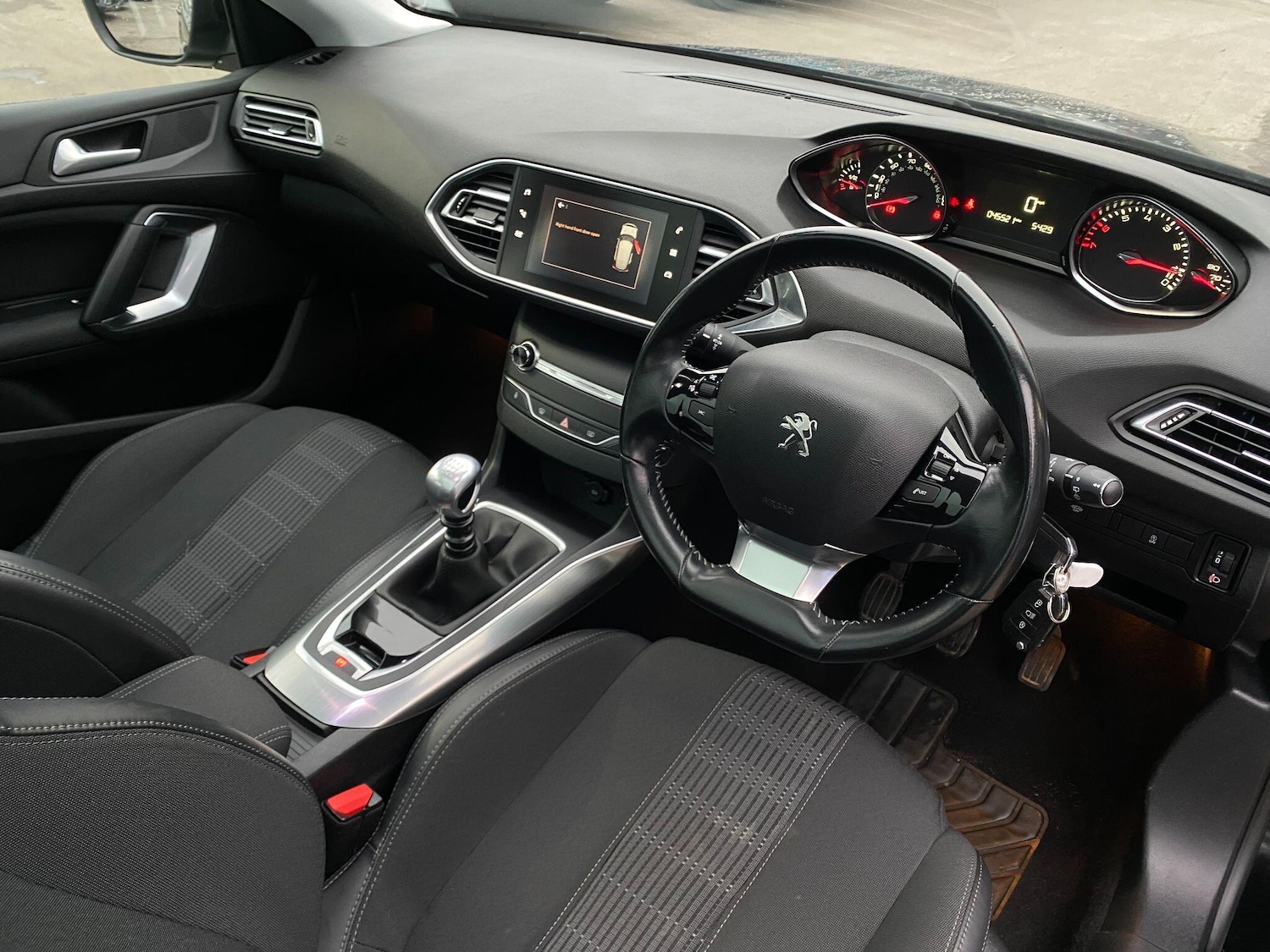 Used Peugeot 308 2017 for sale - 77440528: Photo 11