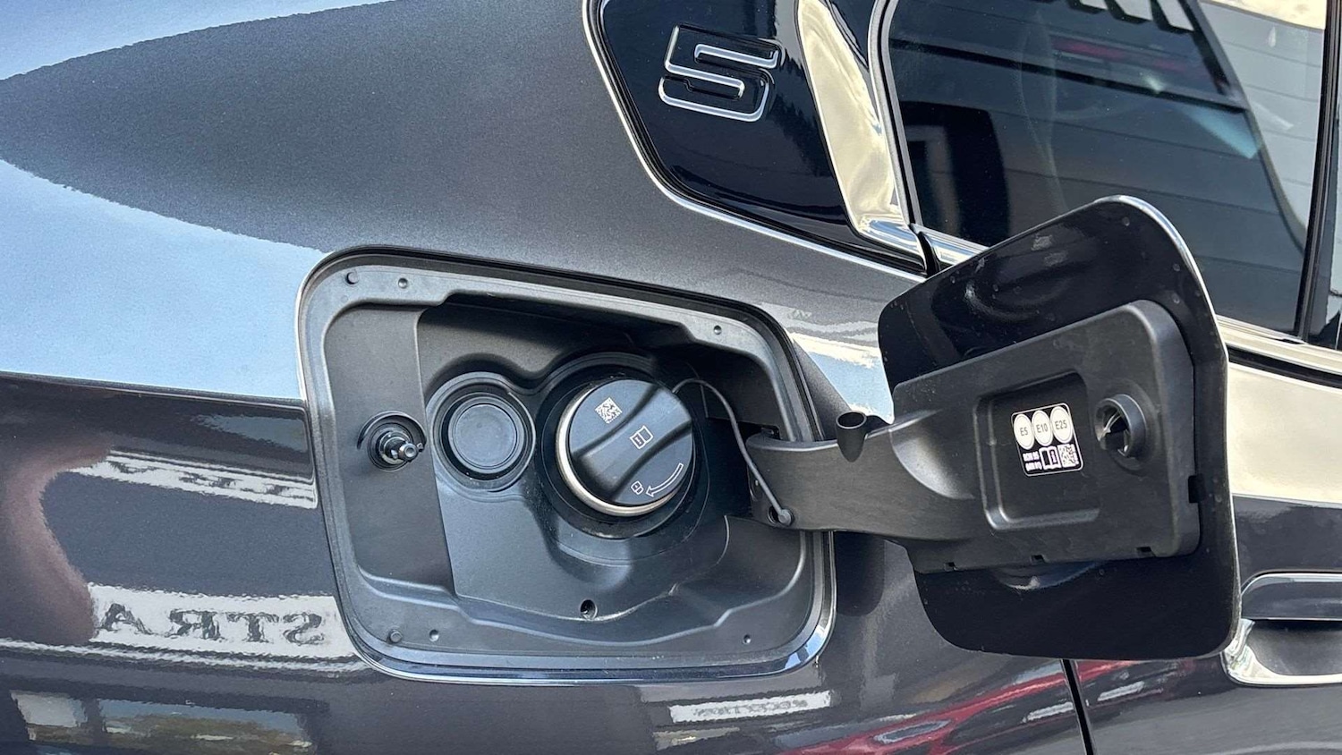 Used BMW 5 Series 2025 for sale - 77076640: Photo 25