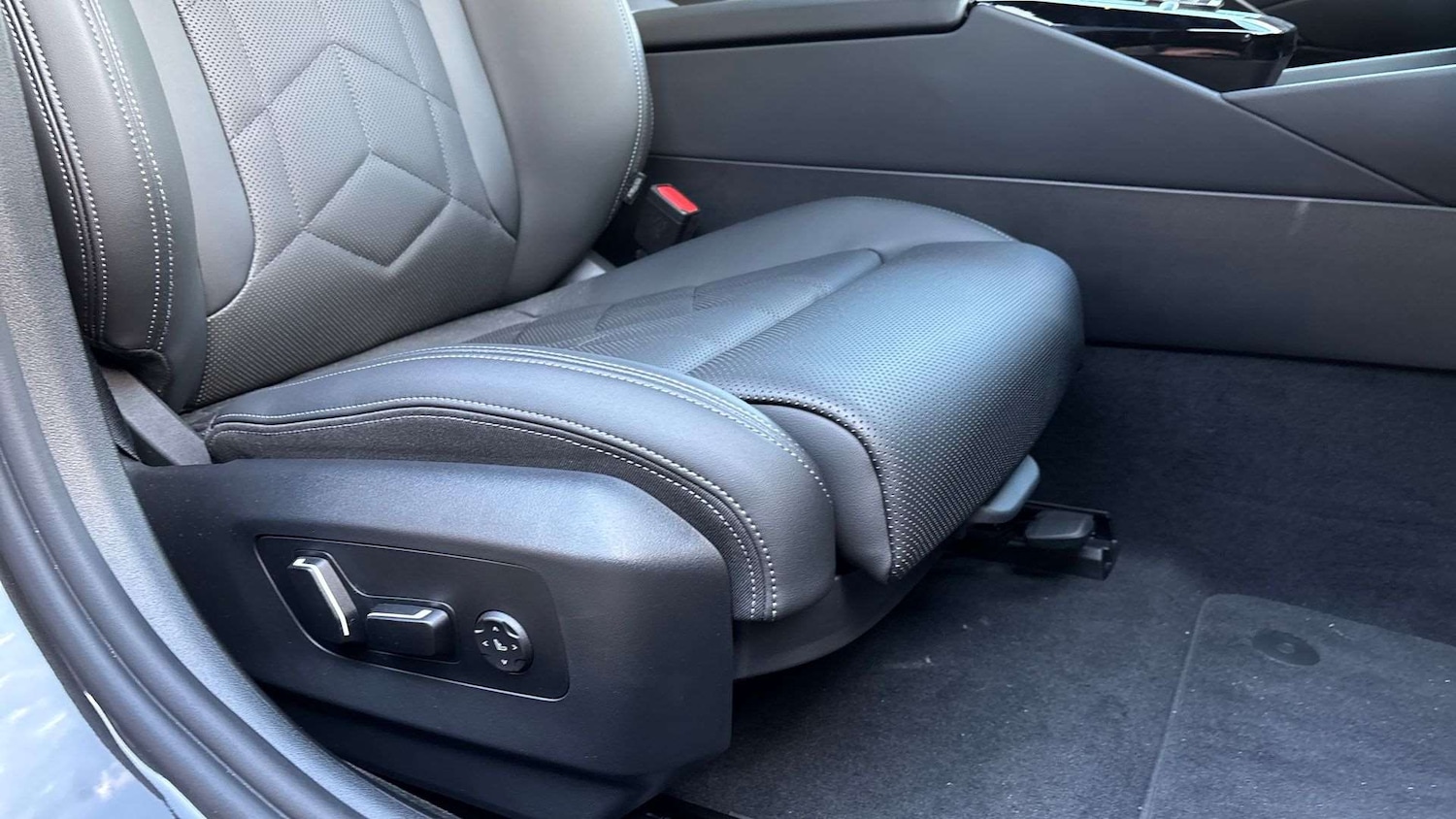 Used BMW 5 Series 2025 for sale - 77076640: Photo 28