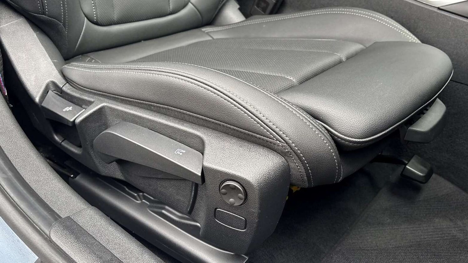 Used BMW 3 Series 2025 for sale - 77540680: Photo 28