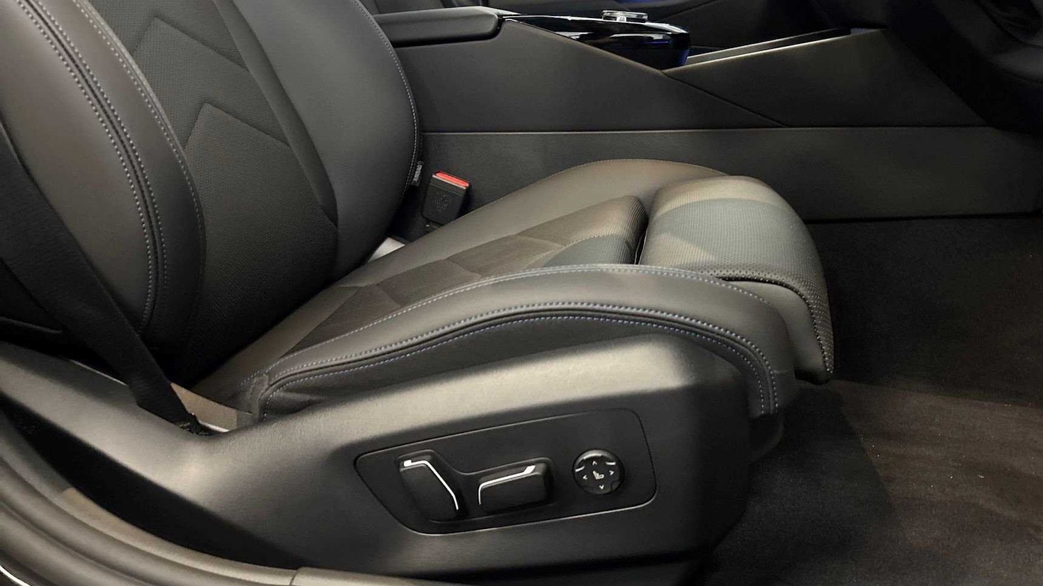 Used BMW 5 Series 2025 for sale - 76205252: Photo 28