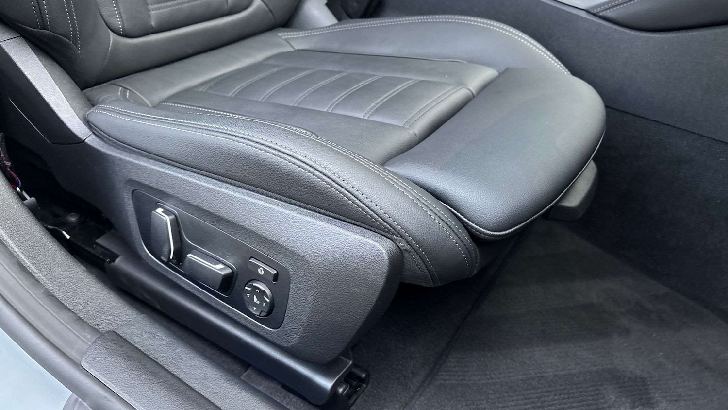 Used BMW i4 2024 for sale - 77842315: Photo 28