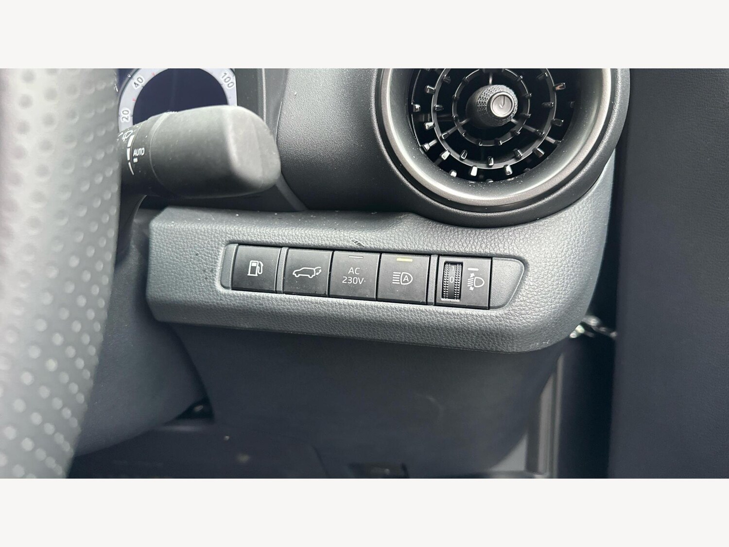 Used Toyota C-HR 2024 for sale - 77510229: Photo 25