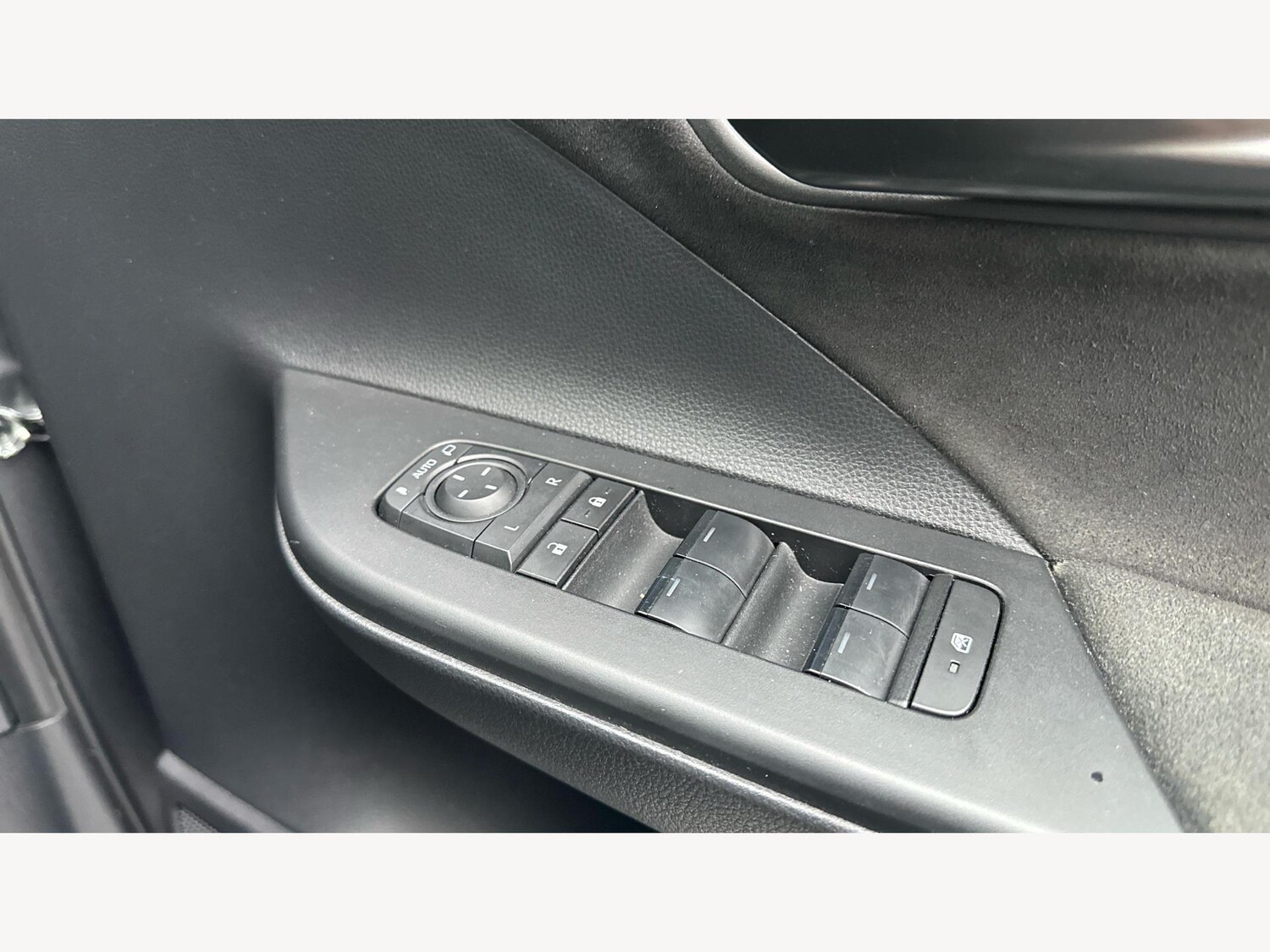 Used Toyota C-HR 2024 for sale - 77510229: Photo 26