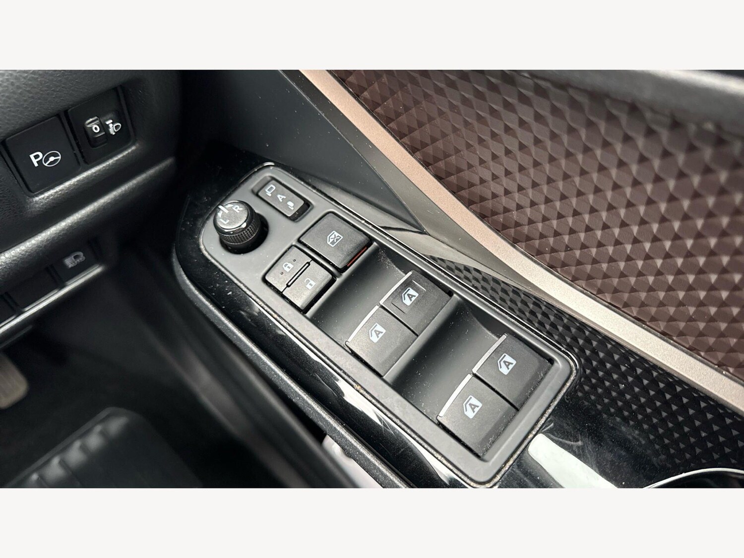 Used Toyota C-HR 2017 for sale - 77509903: Photo 24