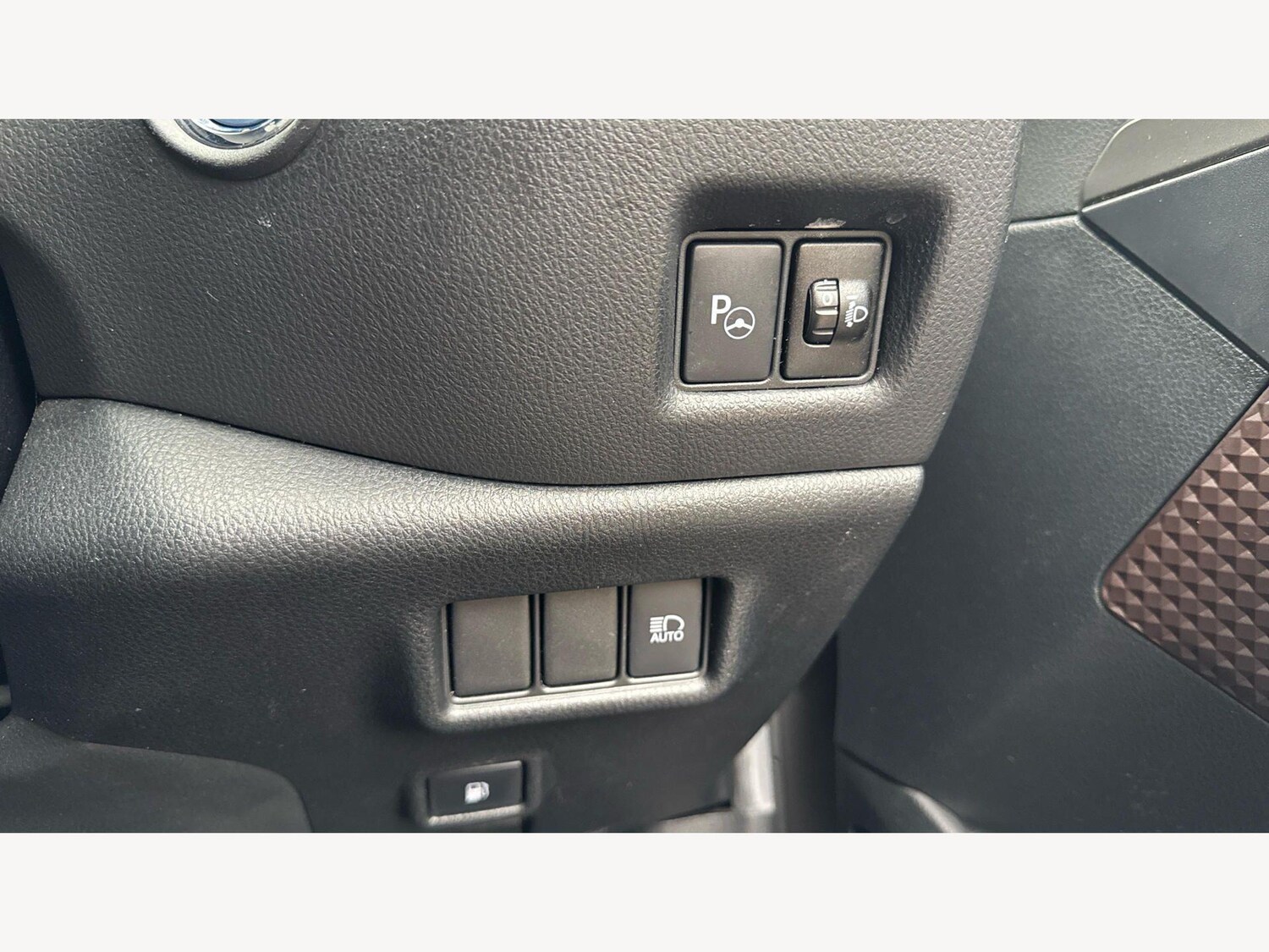 Used Toyota C-HR 2017 for sale - 77509903: Photo 25