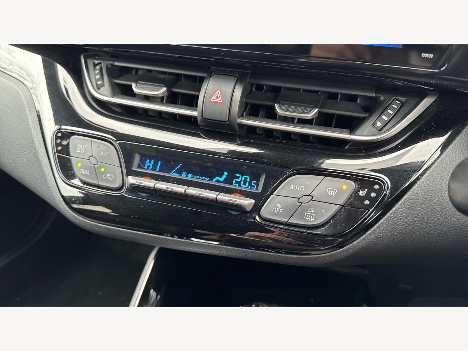 Used Toyota C-HR 2017 for sale - 77509903: Photo 26