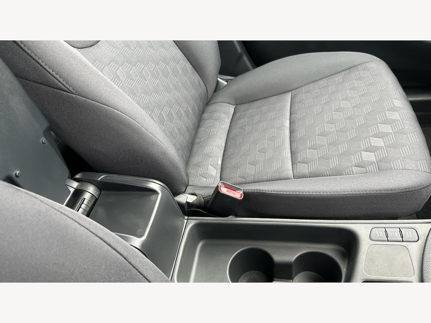 Used Toyota Yaris 2024 for sale - 77320534: Photo 28