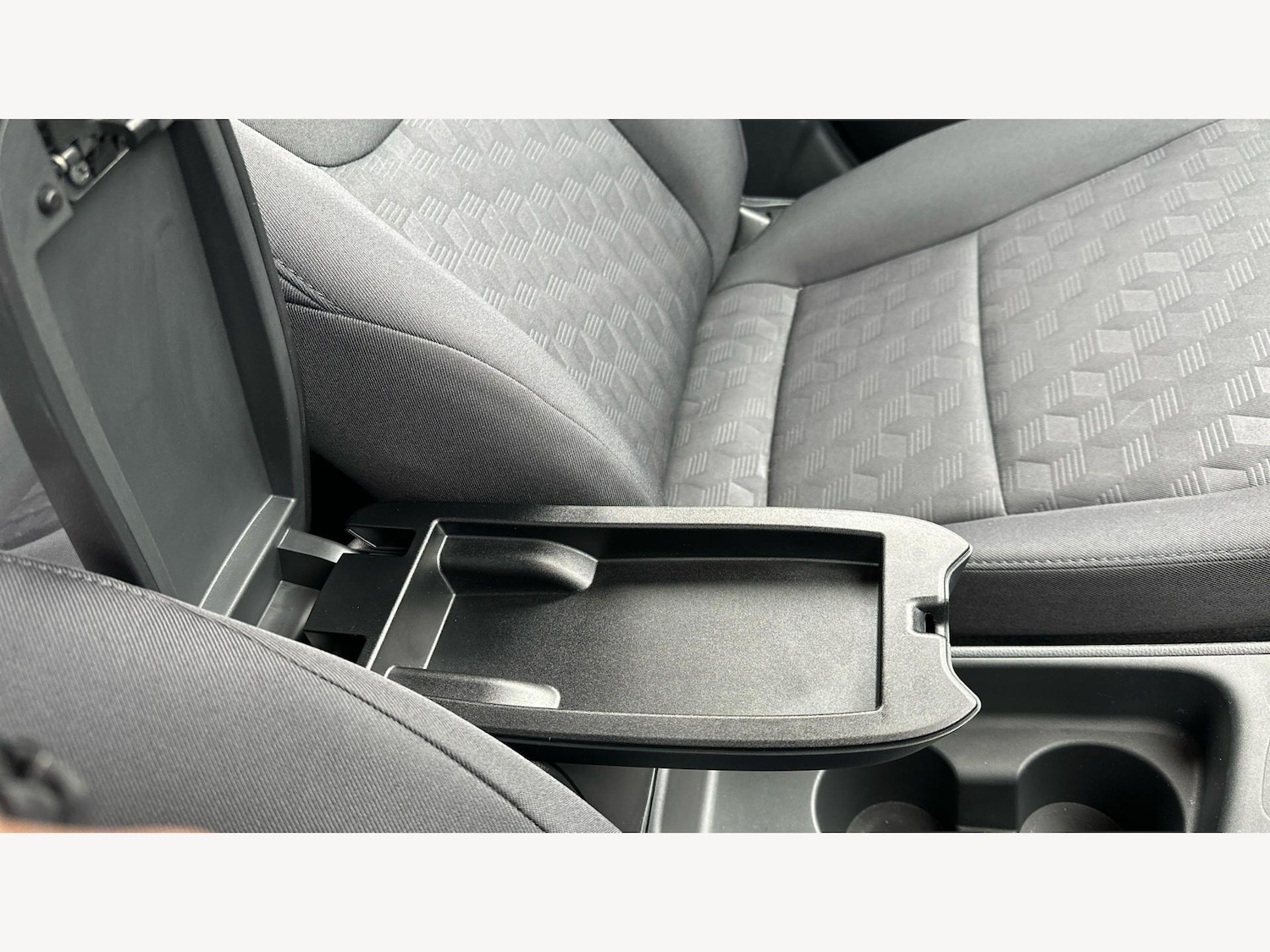 Used Toyota Yaris 2024 for sale - 77320534: Photo 29