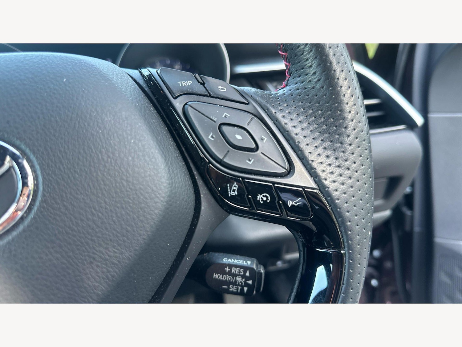 Used Toyota C-HR 2023 for sale - 78204160: Photo 24