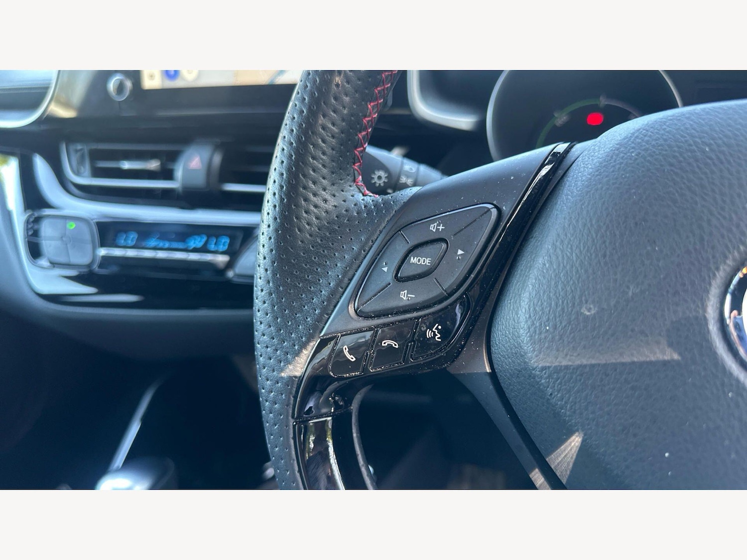 Used Toyota C-HR 2023 for sale - 78204160: Photo 25