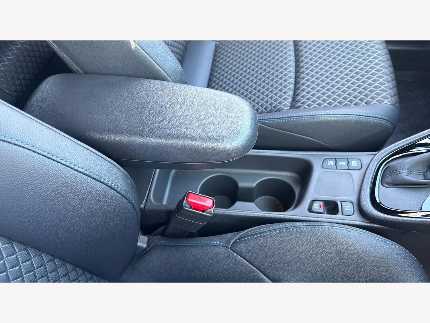 Used Toyota Yaris 2024 for sale - 78062726: Photo 32