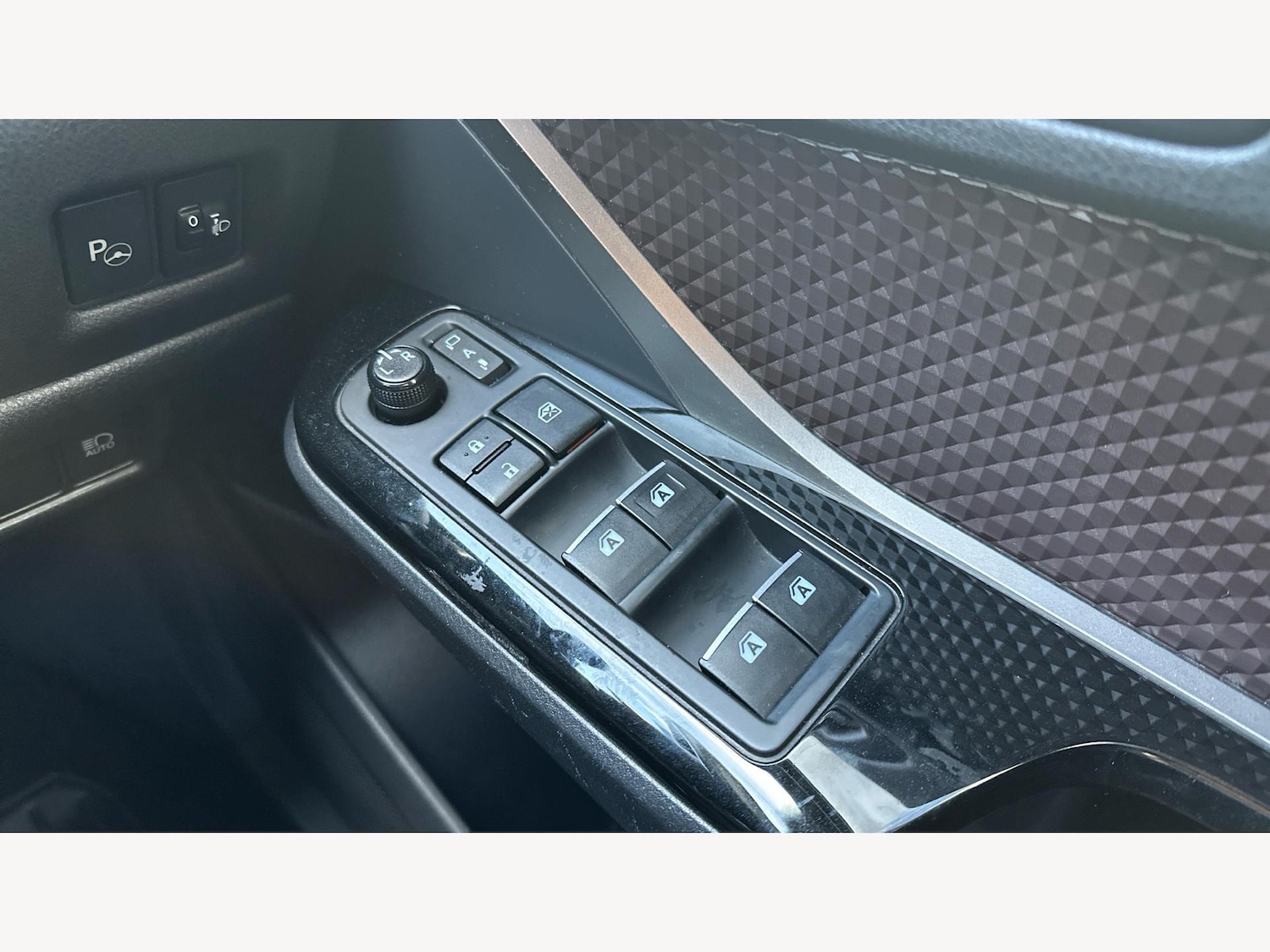 Used Toyota C-HR 2017 for sale - 77320205: Photo 26