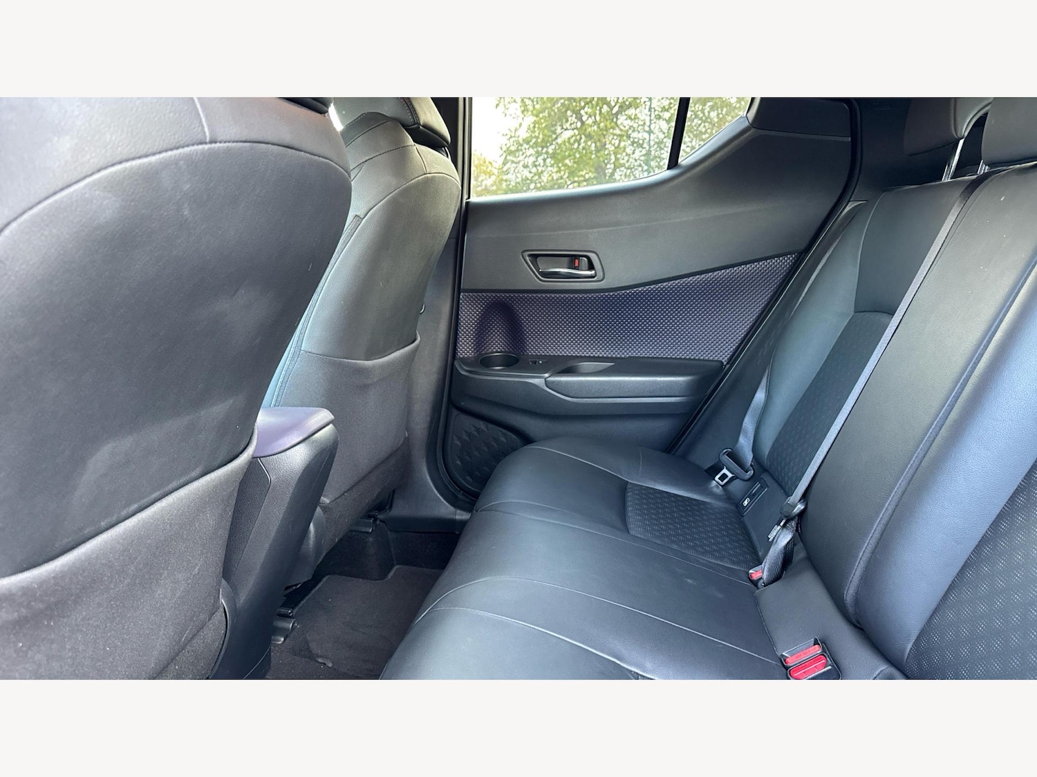 Used Toyota C-HR 2017 for sale - 76528089: Photo 15