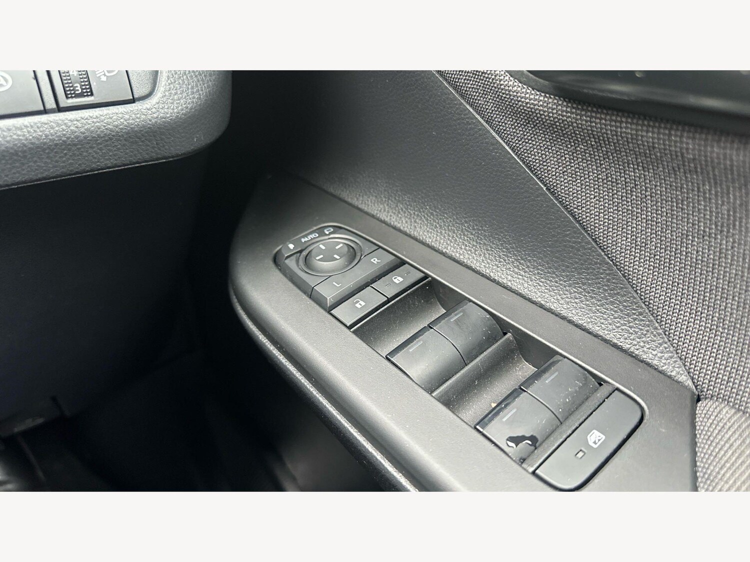 Used Toyota C-HR 2025 for sale - 78062736: Photo 31