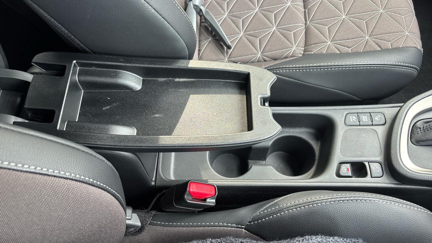 Used Toyota Yaris Cross 2024 for sale - 78034453: Photo 41