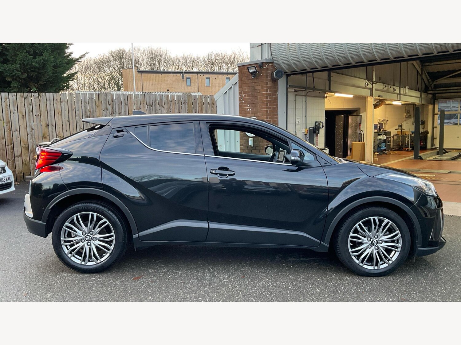 Used Toyota C-HR 2023 for sale - 76952727: Photo 18