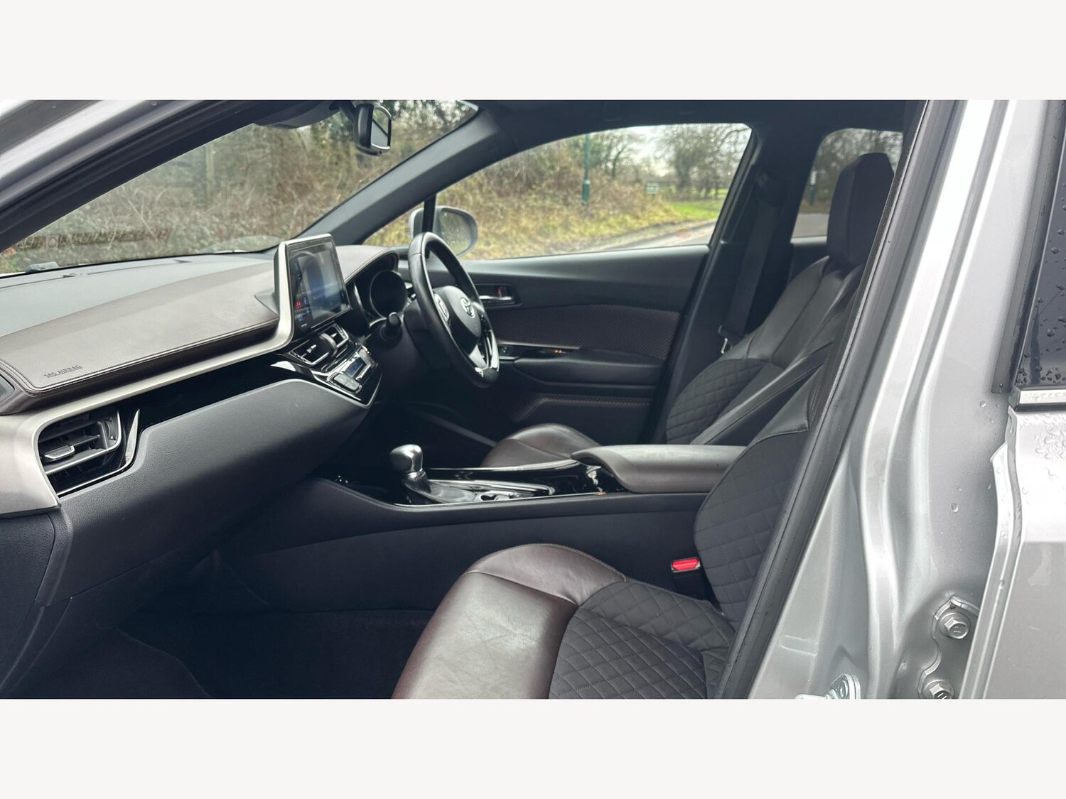 Used Toyota C-HR 2017 for sale - 77400900: Photo 12