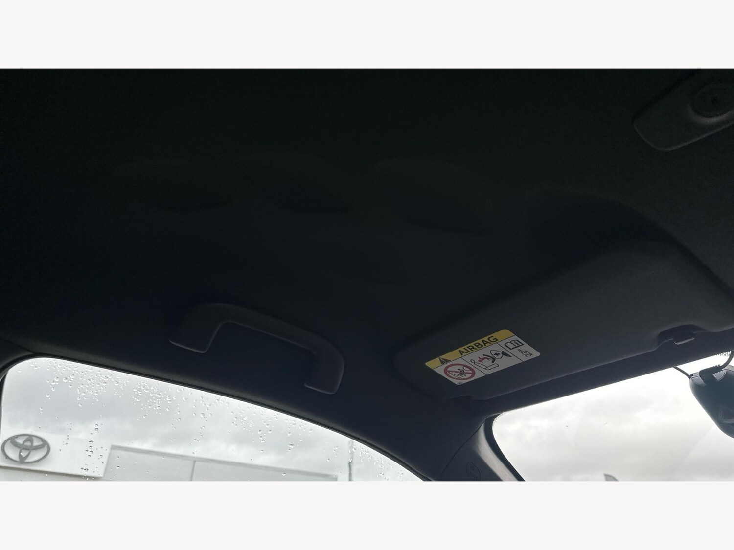 Used Toyota C-HR 2017 for sale - 77400900: Photo 24